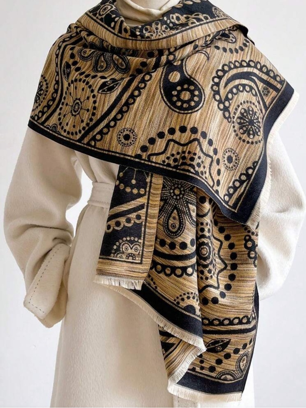 Women’s Patterned Shawl-Style Scarf Coat - Beige & Black